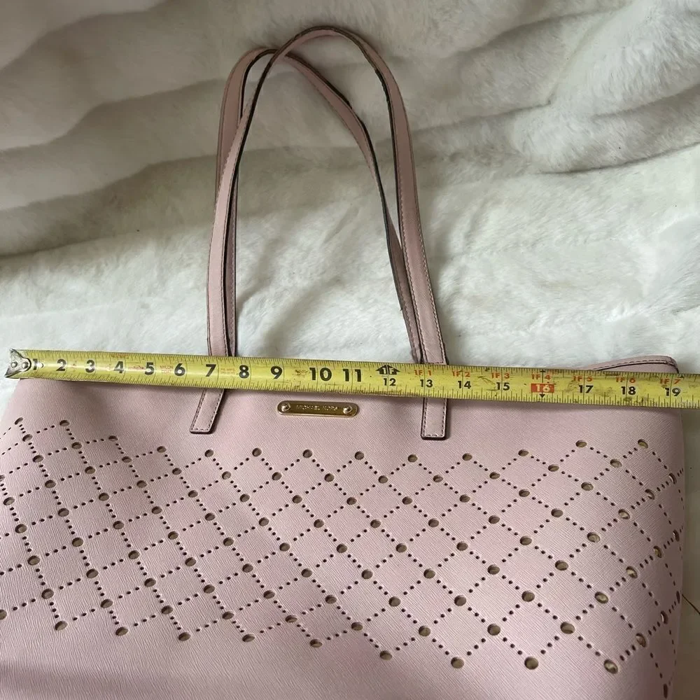 Michael Kors  Carry all tote leather Blossom Pink perforated gold tone laid over